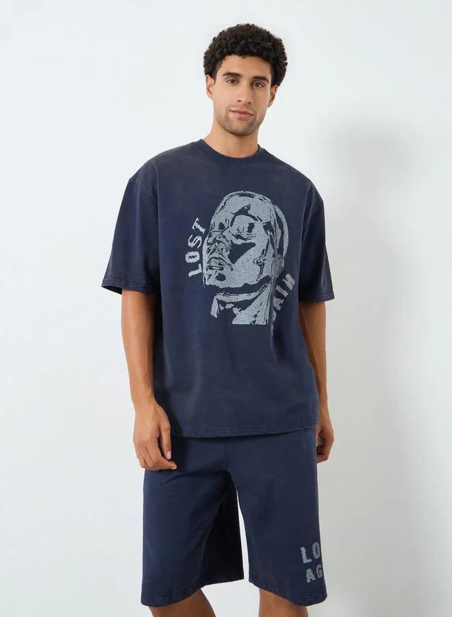 ستايلي طقم منسق من تيشيرت بقصة واسعة بمظهر باهت وشورت